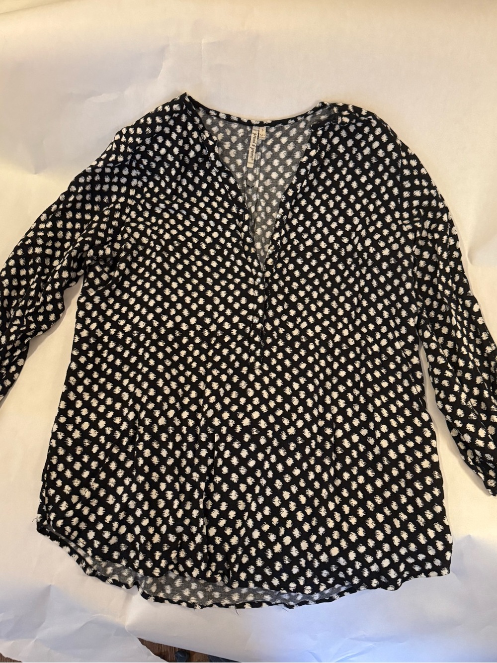Pretty flowy lightweight blouse by grand & greene